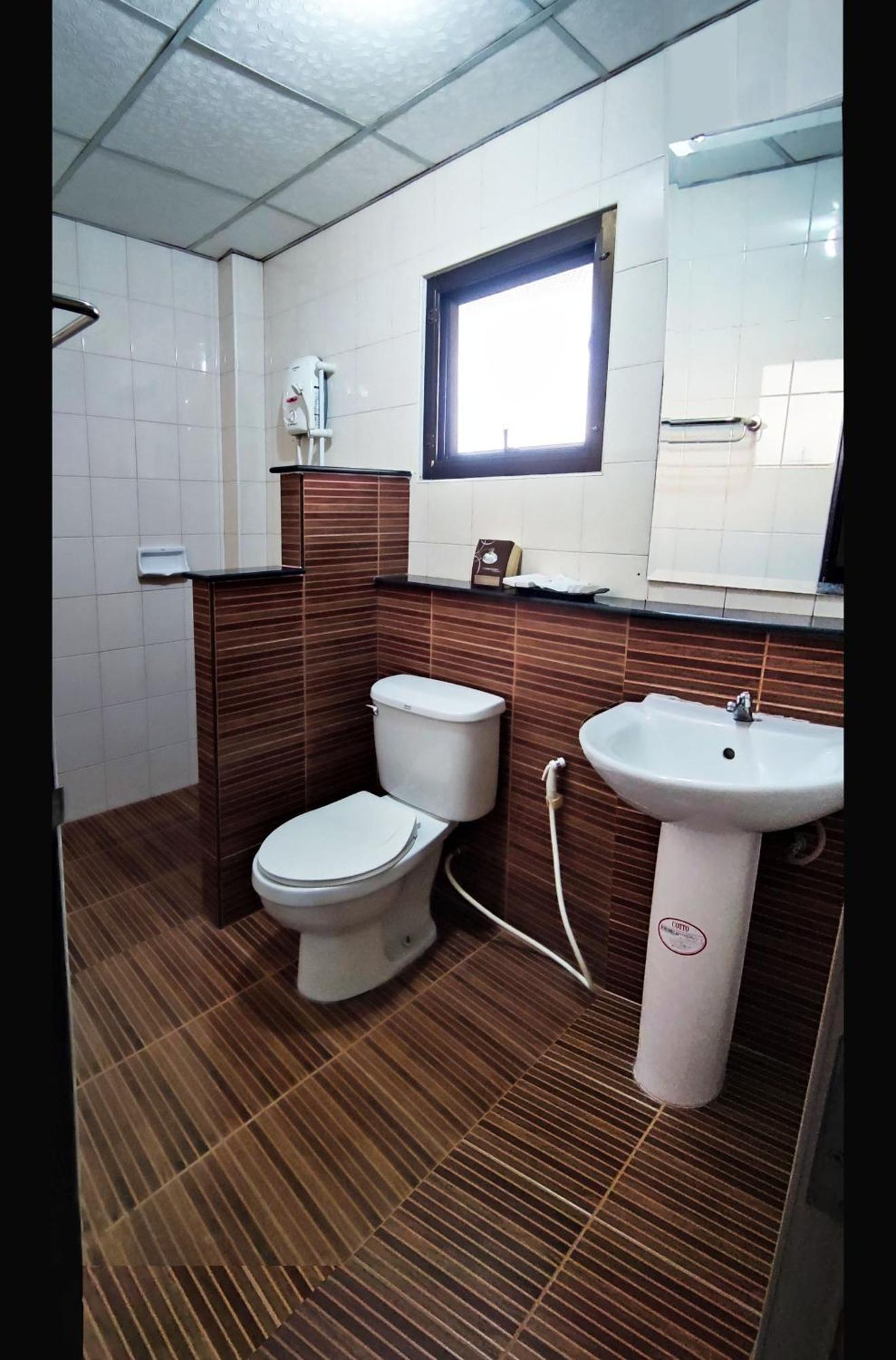 Areena Resort And Hotel 우따라딧 외부 사진