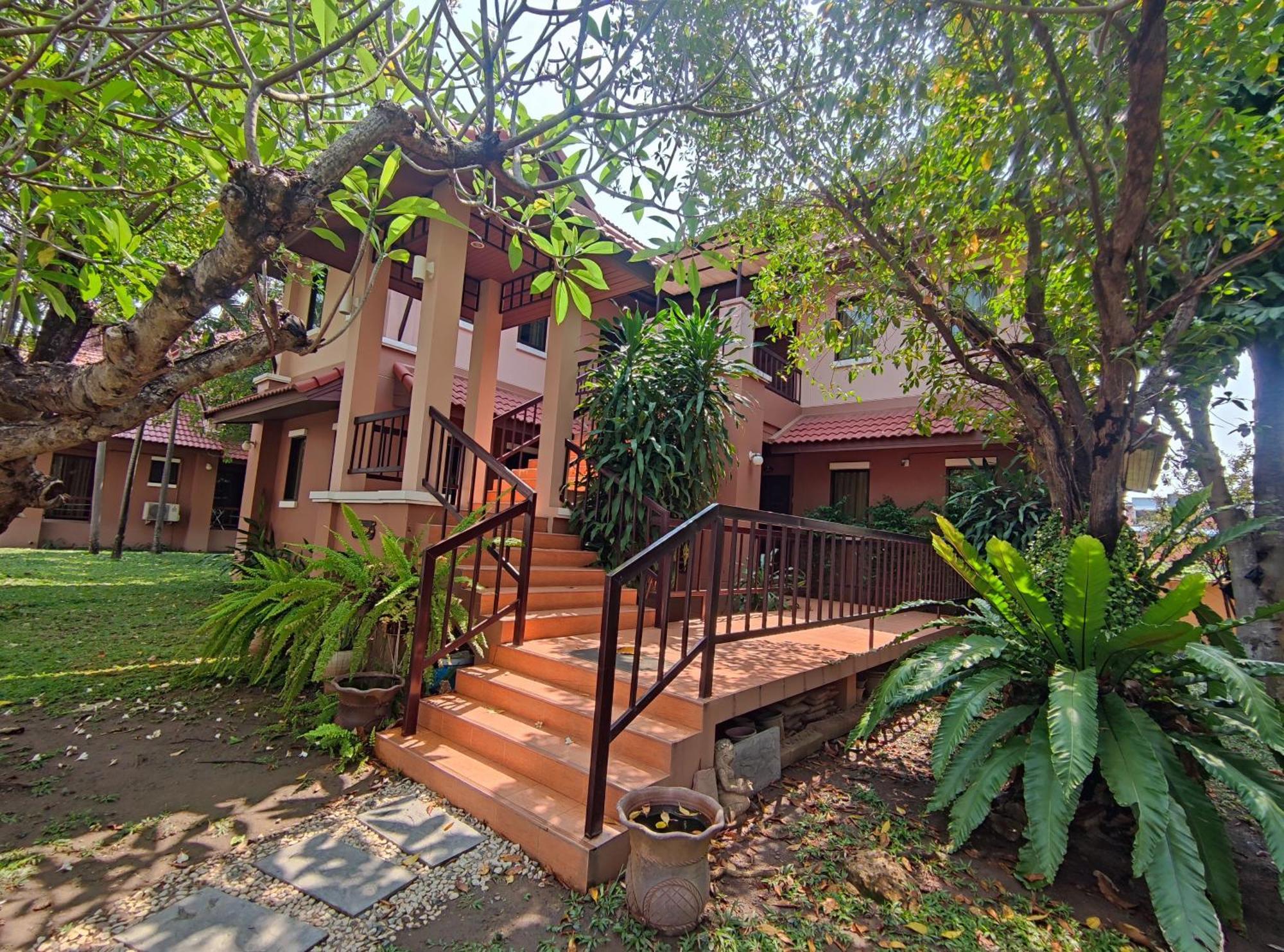 Areena Resort And Hotel 우따라딧 외부 사진