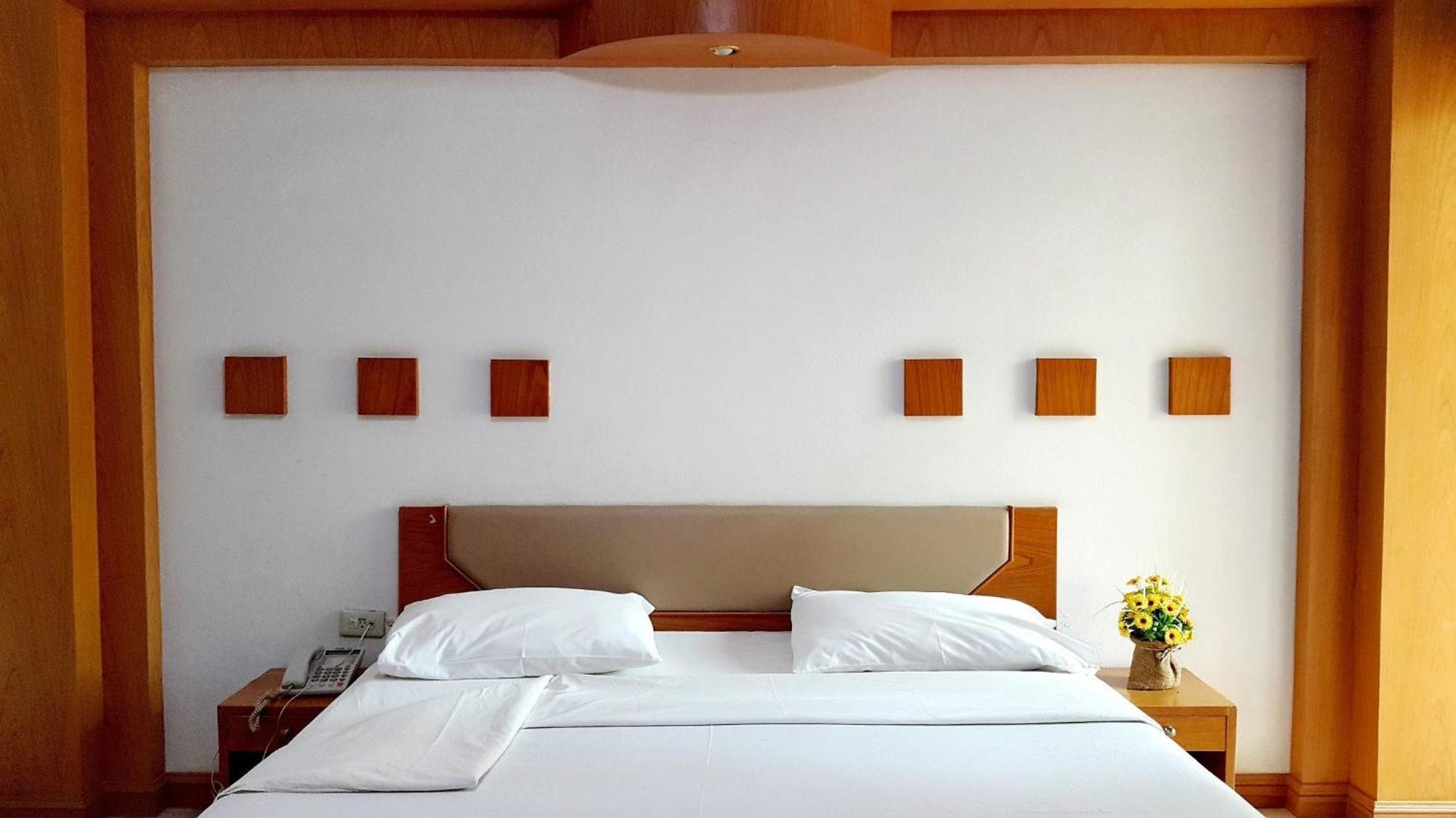 Areena Resort And Hotel 우따라딧 외부 사진